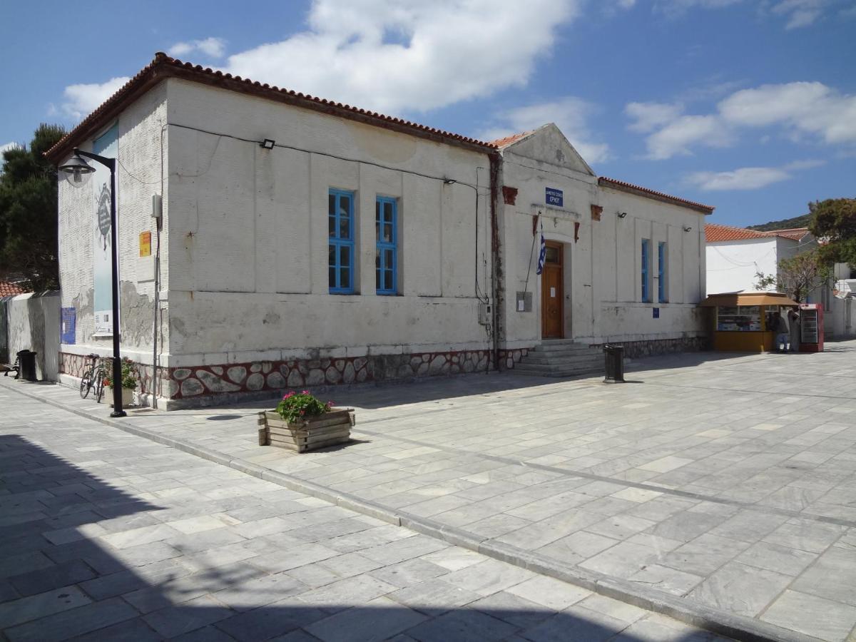 Villa House In The Grass Land. Ormos  Exterior foto